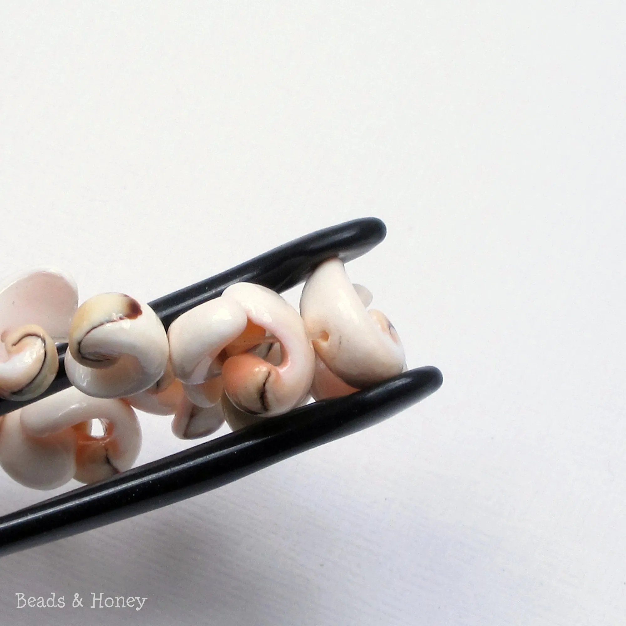 Luhuanos/Luhuanus Shell Popcorn 10x8mm (17-Inch Strand)