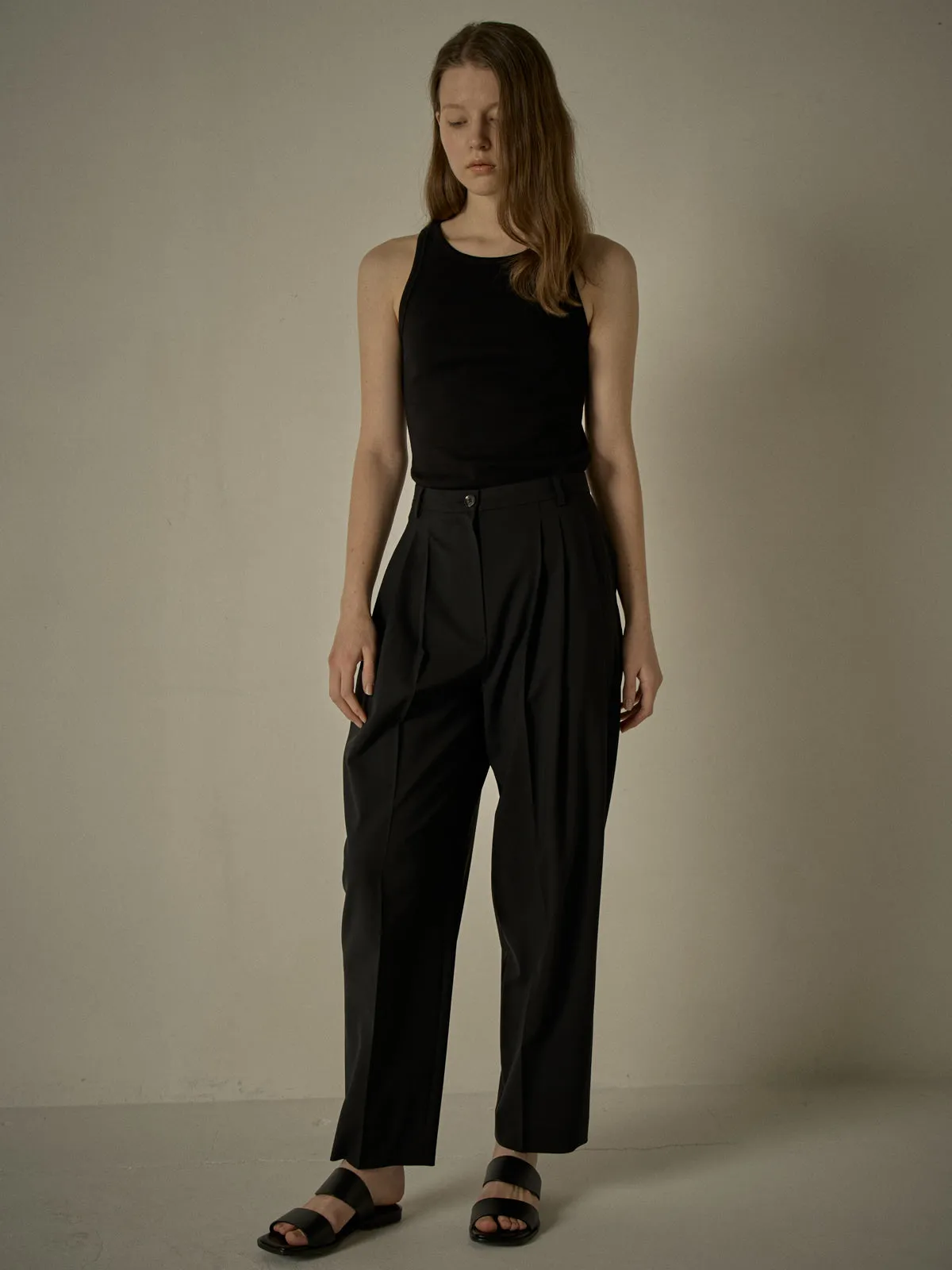 Three-Tuck Round Pants - Black