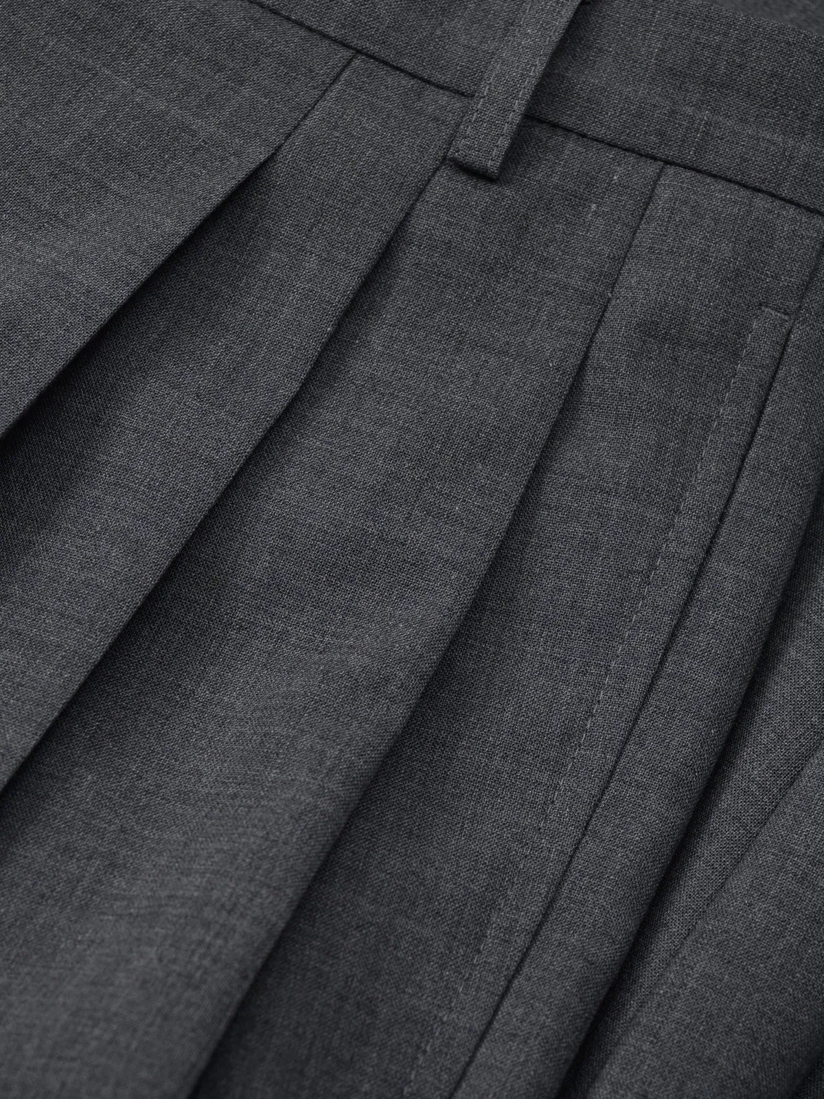 Three-Tuck Round Pants - Charcoal