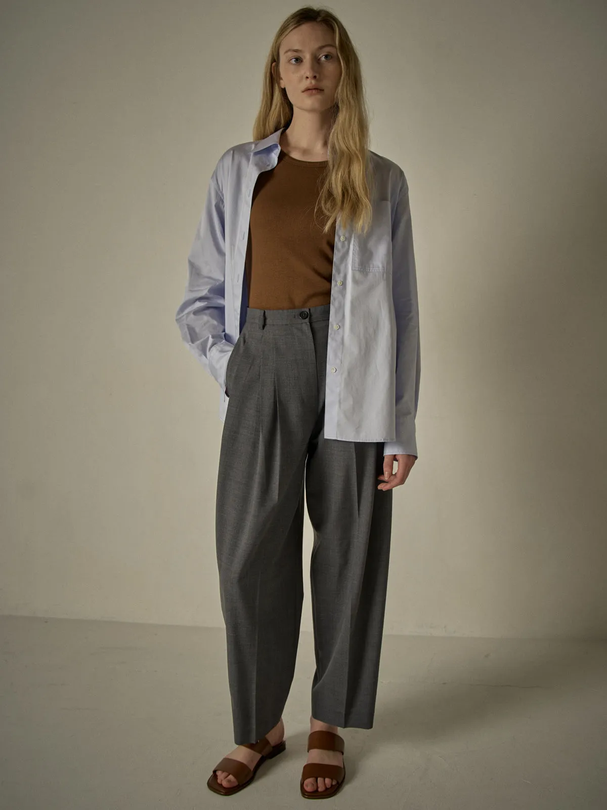 Three-Tuck Round Pants - Charcoal