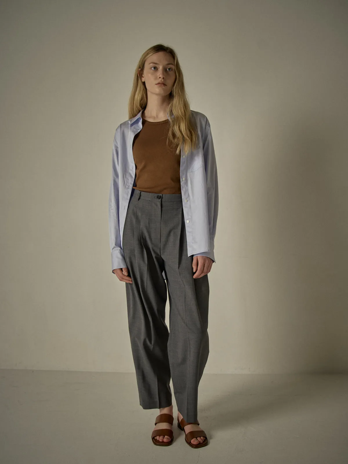 Three-Tuck Round Pants - Charcoal