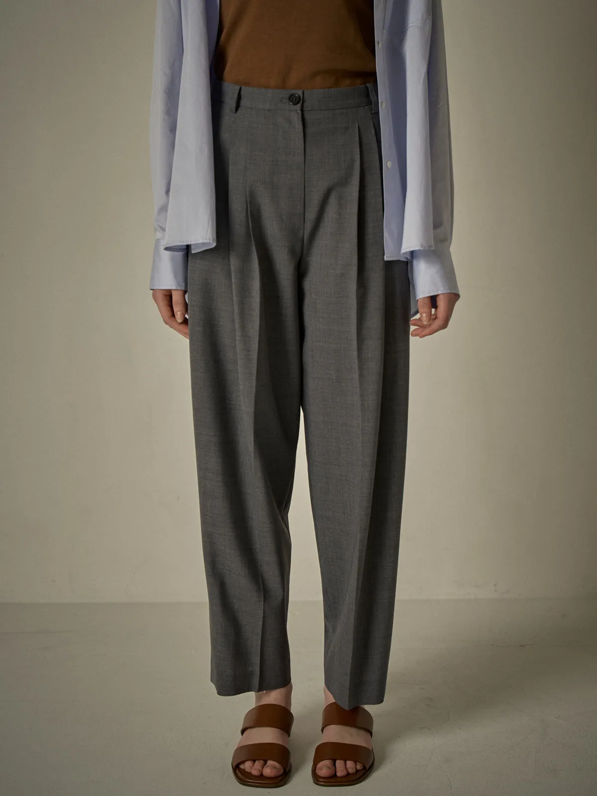Three-Tuck Round Pants - Charcoal