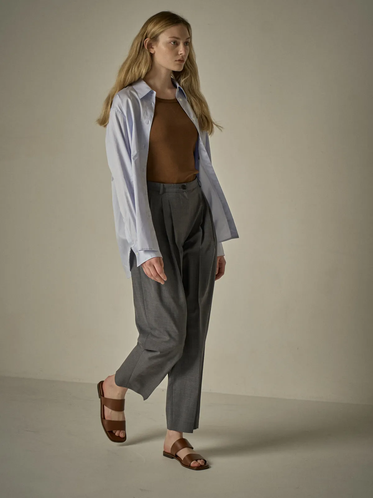Three-Tuck Round Pants - Charcoal